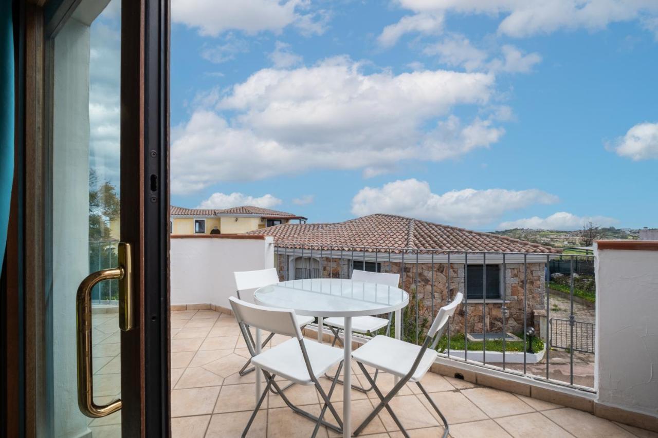 Oleandri Rossi Villa Tanaunella Exterior photo